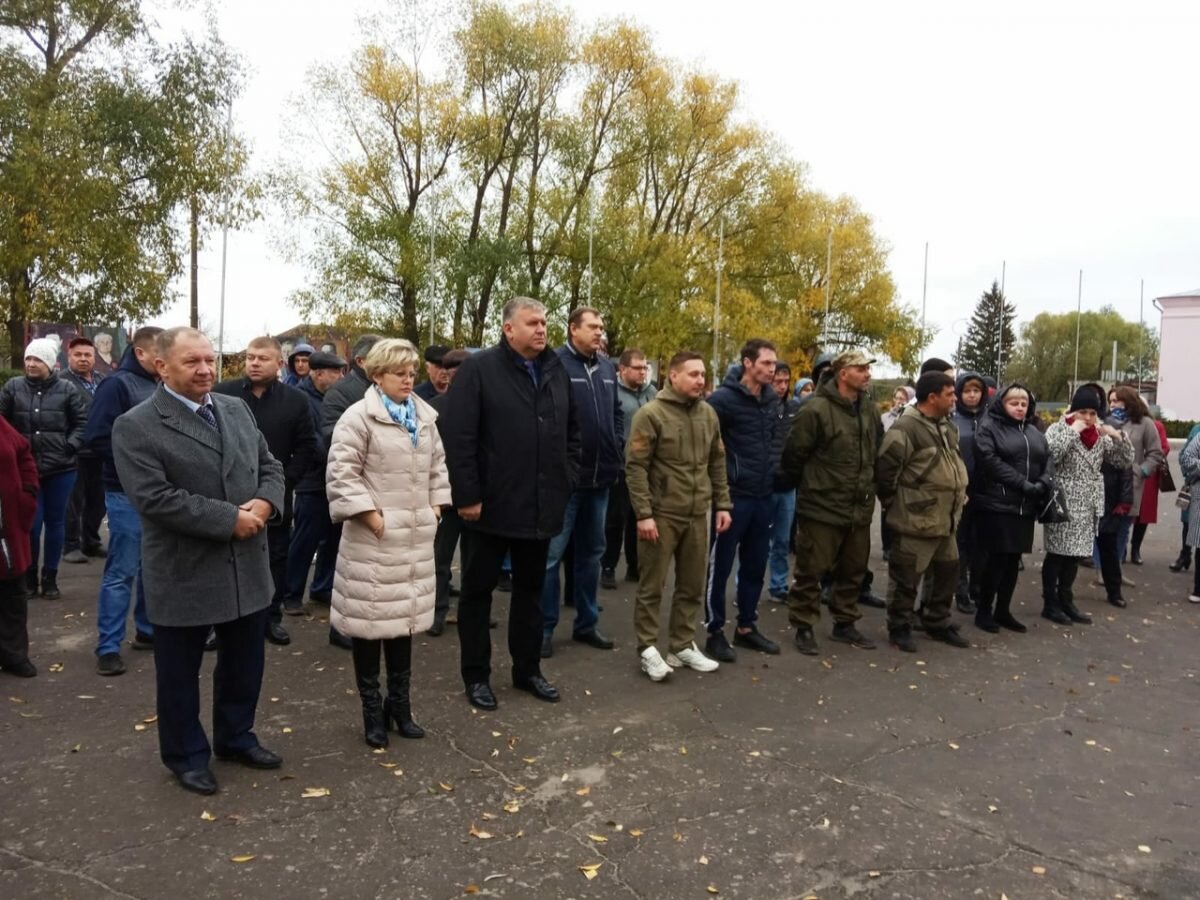    На площади мобилизованным вручили рюкзаки с лекарствами и необходимыми вещами Pravda-nn.ru