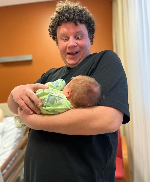    Евгений Кулик во второй раз стал отцом. Фото: соцсети актера