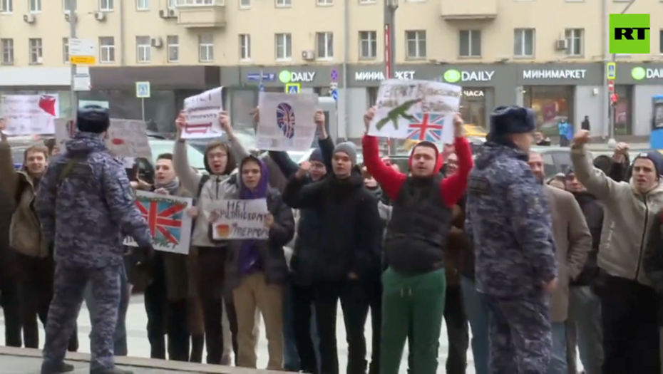 Митинг в Москве. Митинг у посольства Великобритании в Москве. Митинги в Великобритании.