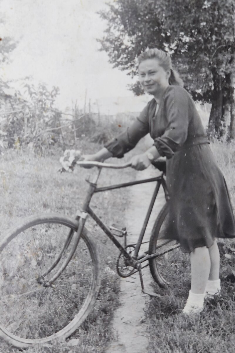 Савченкова Соня летом 1948 г. Фото из архива автора