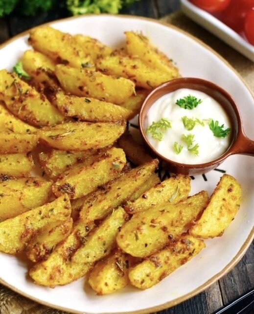 Я предлагаю вам самый быстрый и простой в приготовлении рецепт картофеля. Картошка по-деревенски в духовке - отличная альтернатива картофелю фри и жареной картошке.