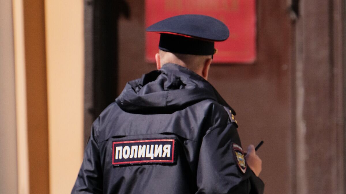    Сотрудник полиции на улице Москвы© РИА Новости / Наталья Селиверстова