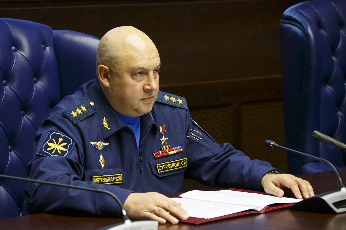 Суровикин доложил Шойгу о необходимости занять рубежи обороны на левом берегу Днепра.  Фото: Фото: MOD Russia / via Globallookpress.com / globallookpress.com
