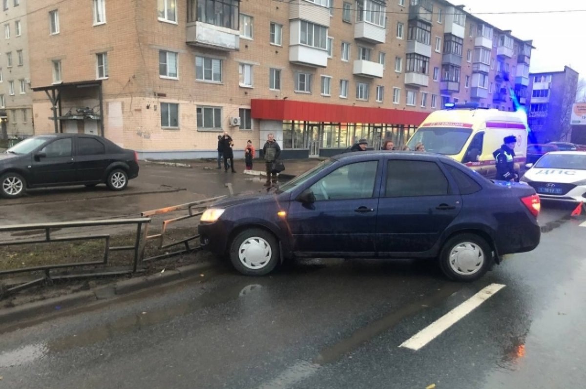    В Твери на проспекте Николая Корыткова LADA врезалась в ограждение