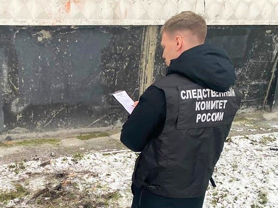     Утром 15 ноября из окна жилого дома на проспекте Кольском в Мурманске выпал 13-летний подросток. Фото: СУ СКР по Мурманской области