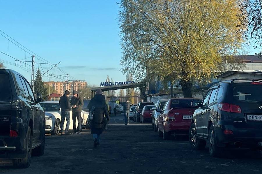 Очередь в мастерскую. Фото Нового Калининграда