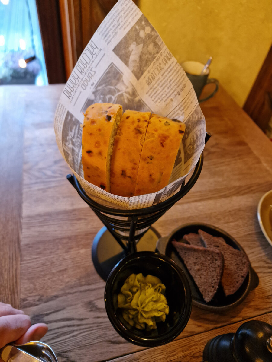 Домашний хлеб 150 руб. Ржаные тосты 30 руб.