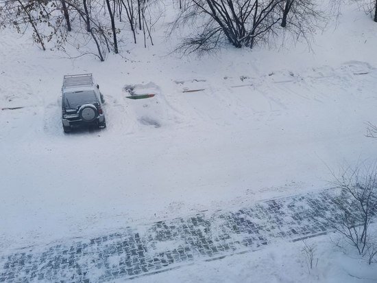     Работы по уборке снега продолжаются в Хабаровске / Анастасия Дудалова