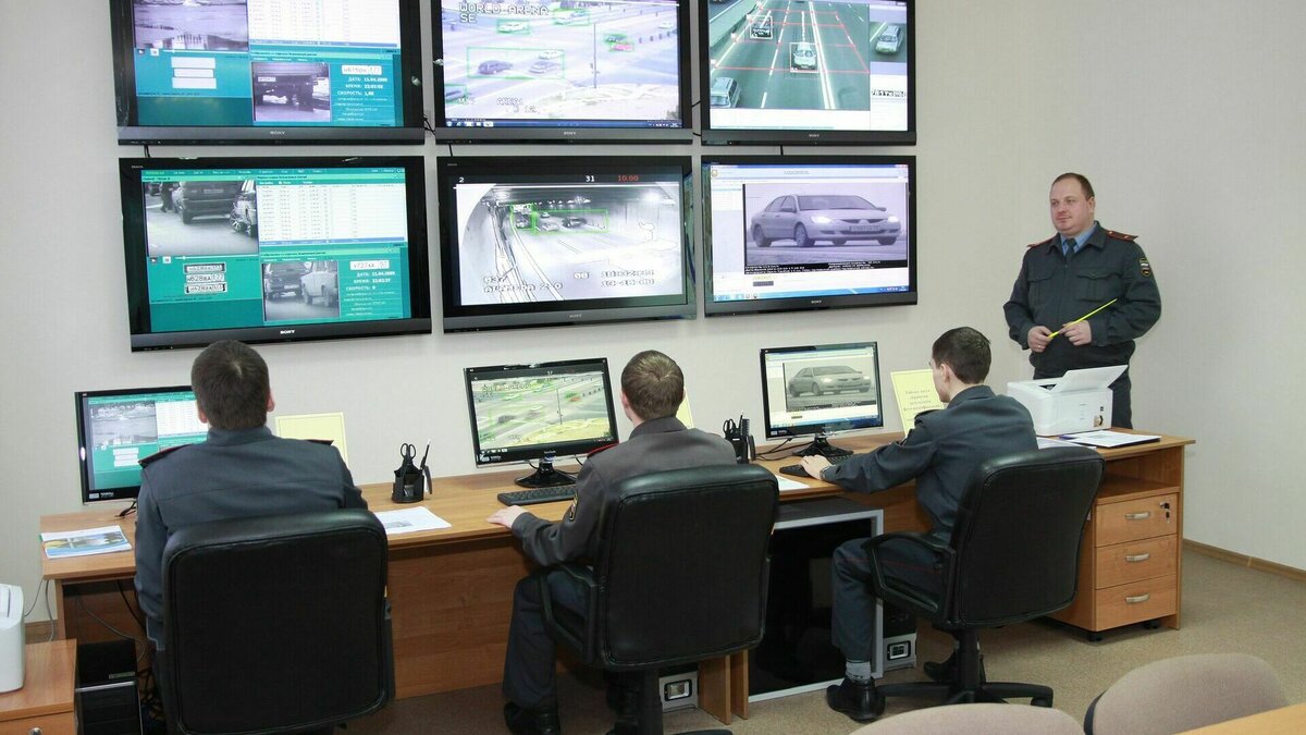     ГИБДД Ставрополья остановила машину без номеров. В Ставрополе мужчине выкололи глаз. В магазинах подорожали огурцы. NewsTracker представляет обзор основных событий дня 2 декабря.