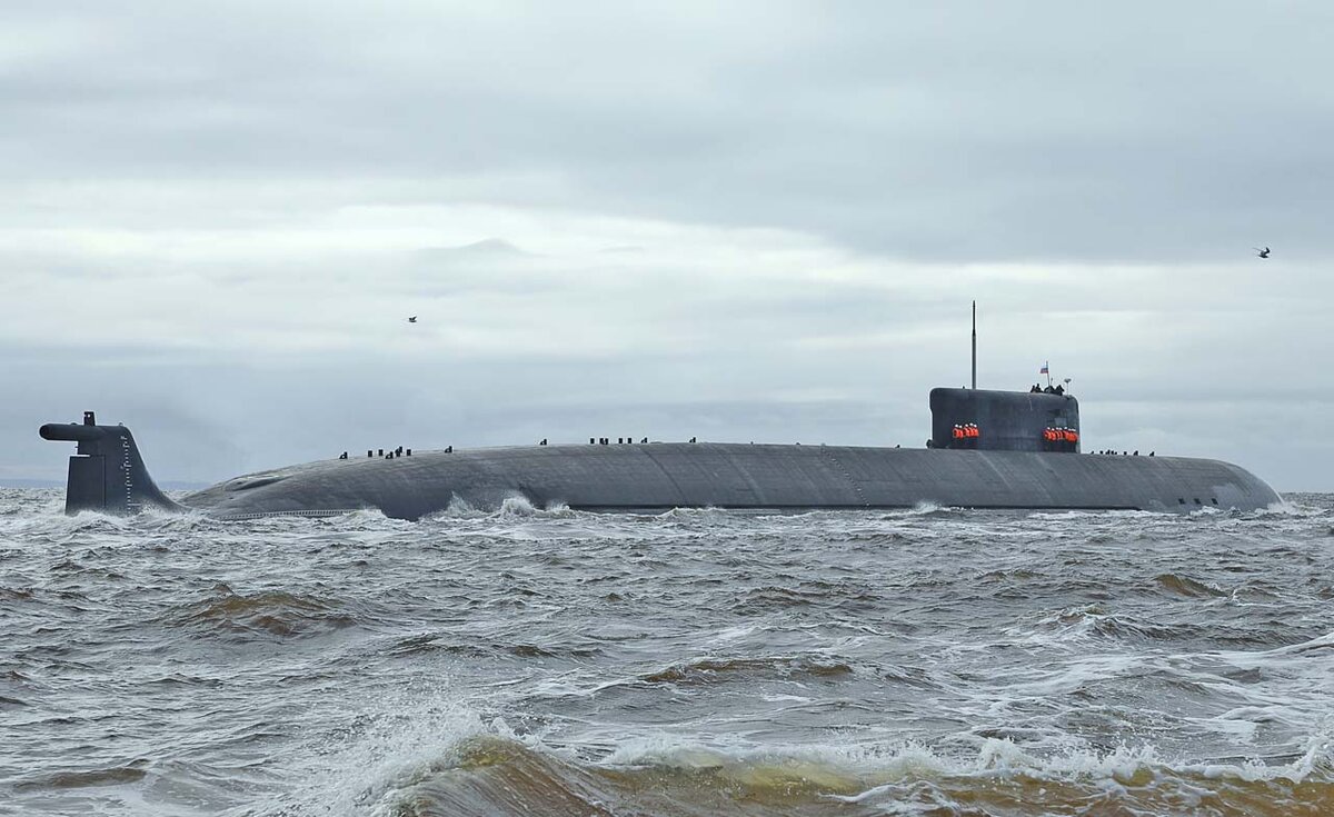 На фото: атомная подводная лодка специального назначения БС-329 проекта 09852 «Белгород».