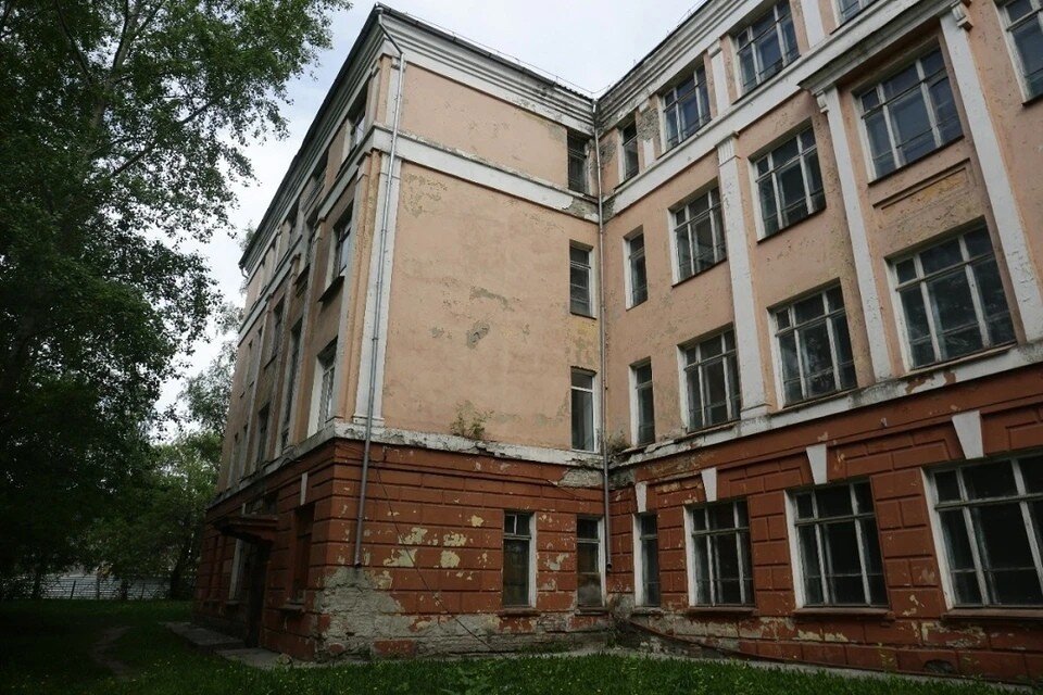     В Новосибирске мэрия расторгла контракт на реконструкцию школы № 57 в Дзержинском районе. Фото: Мэрия Новосибирска