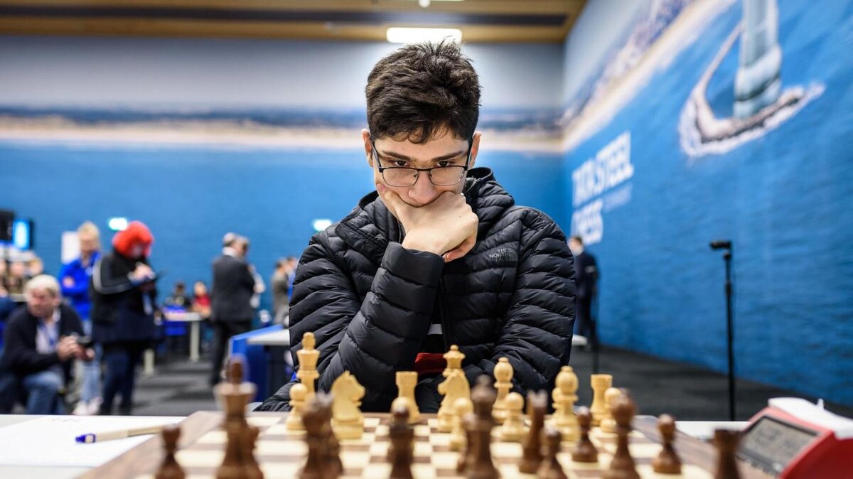 19-летний Алиреза Фирузджа не прощает голландских организаторов за скандал в 2021-м году, когда арбитры "помешали" ему выиграть ключевую партию против Войташека. 