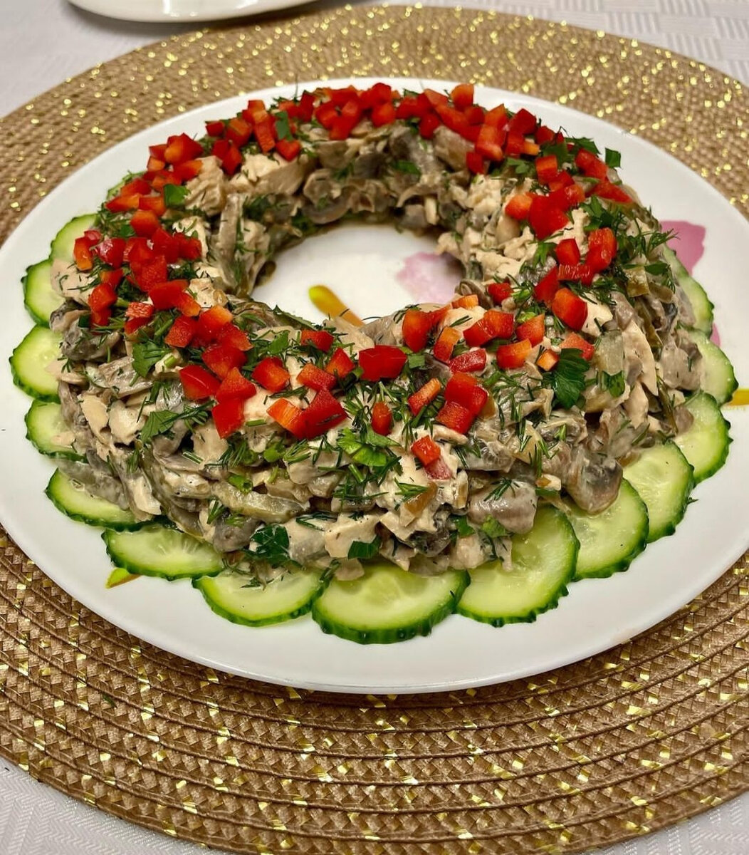 Салат с курицей и грибами: 12 вкусных рецептов приготовления
