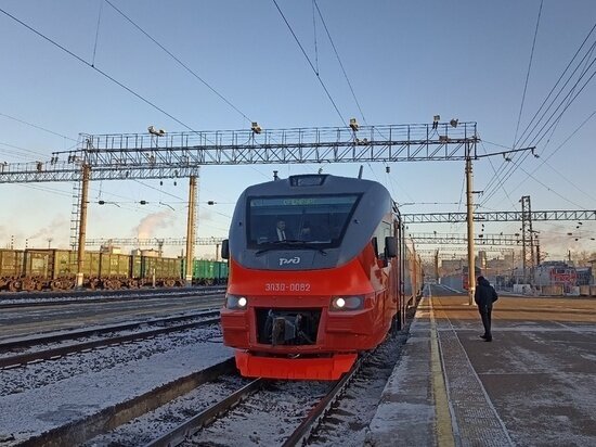     Новая электричка выгодно отличается даже внешним видом / Елена Анифатьева