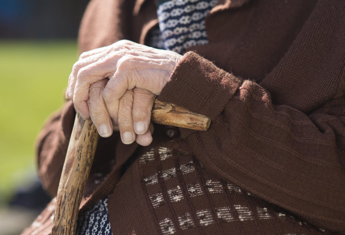    «Помнит бандеровцев». Украинку, грабившую банк, разоружила 91-летняя полька