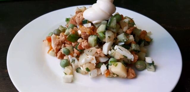 Полезные свойства ОЛИВЬЕ С КУРИНОЙ ГРУДКОЙ И СВЕЖИМ ОГУРЦОМ