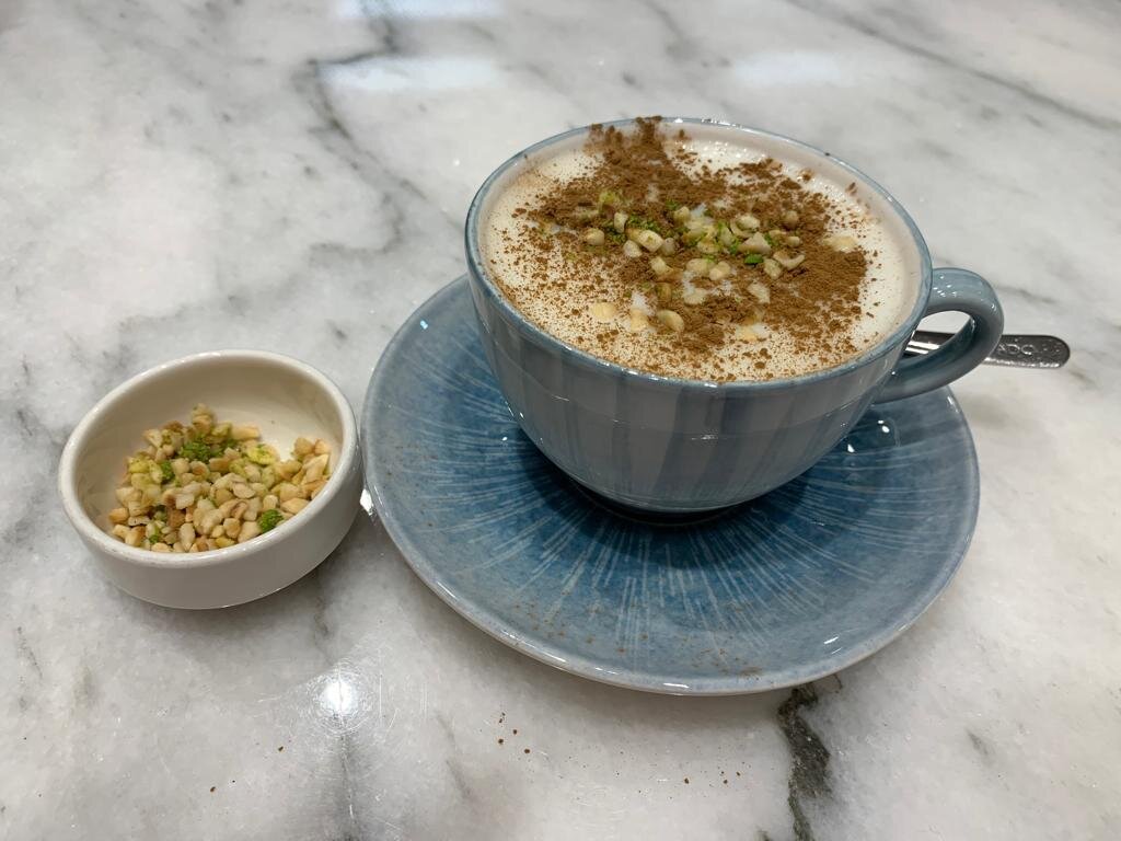 Порция салепа с орешками в кафе 50 лир