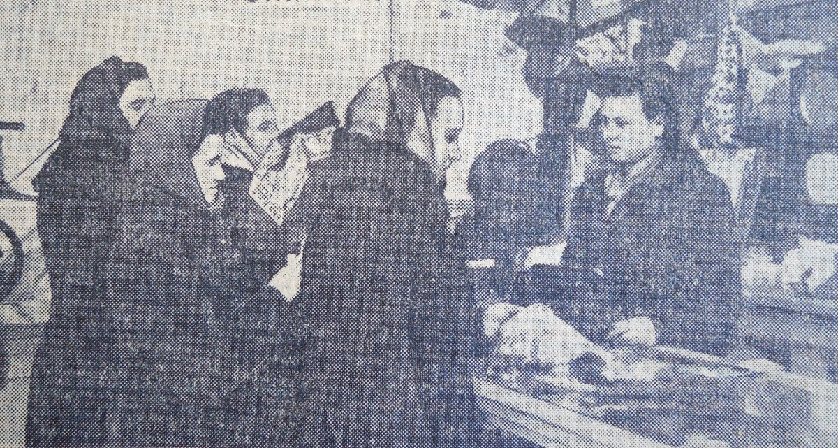В декабре 1947-го в рамках денежной реформы были также отменены карточки на продовольственные и промышленные товары