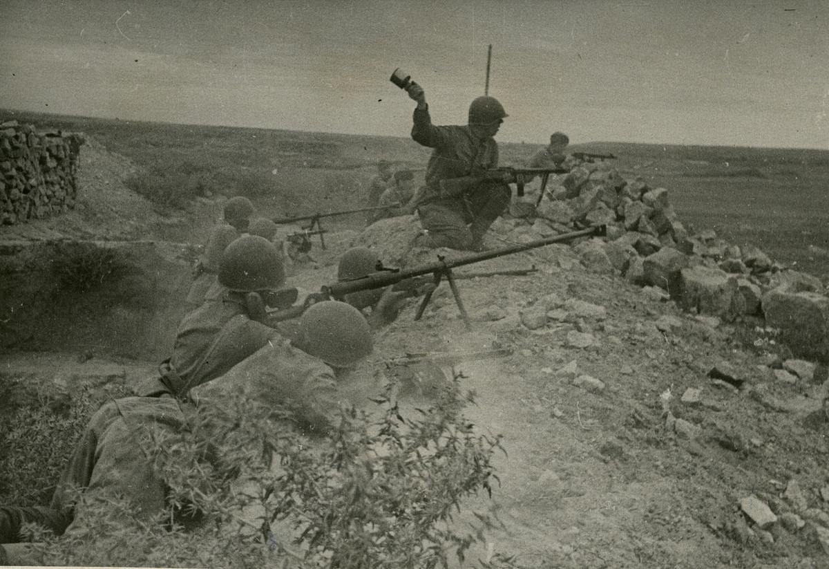 Солдатам сталинграда. Сталинградская битва 1942-1943. Фото Сталинградской битвы 1942-1943. Битва за Краснодар 1942-1943. Сталинградская битва (1942 - 1943 гг.).