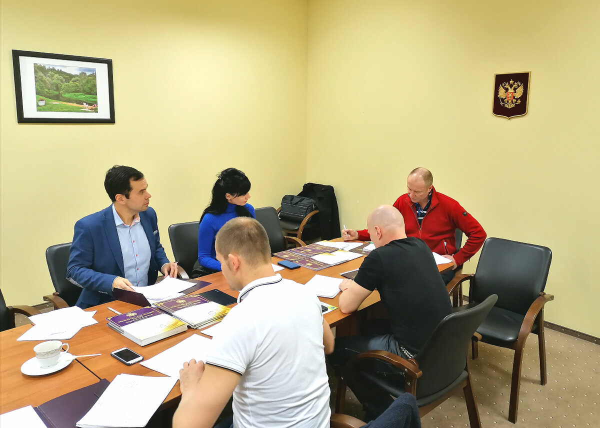 Работа коллегии жюри (Александр Гладков, Елена Григорьева, Альберт Галичанин, Андрей Глущенко и Владислав Озерянский)