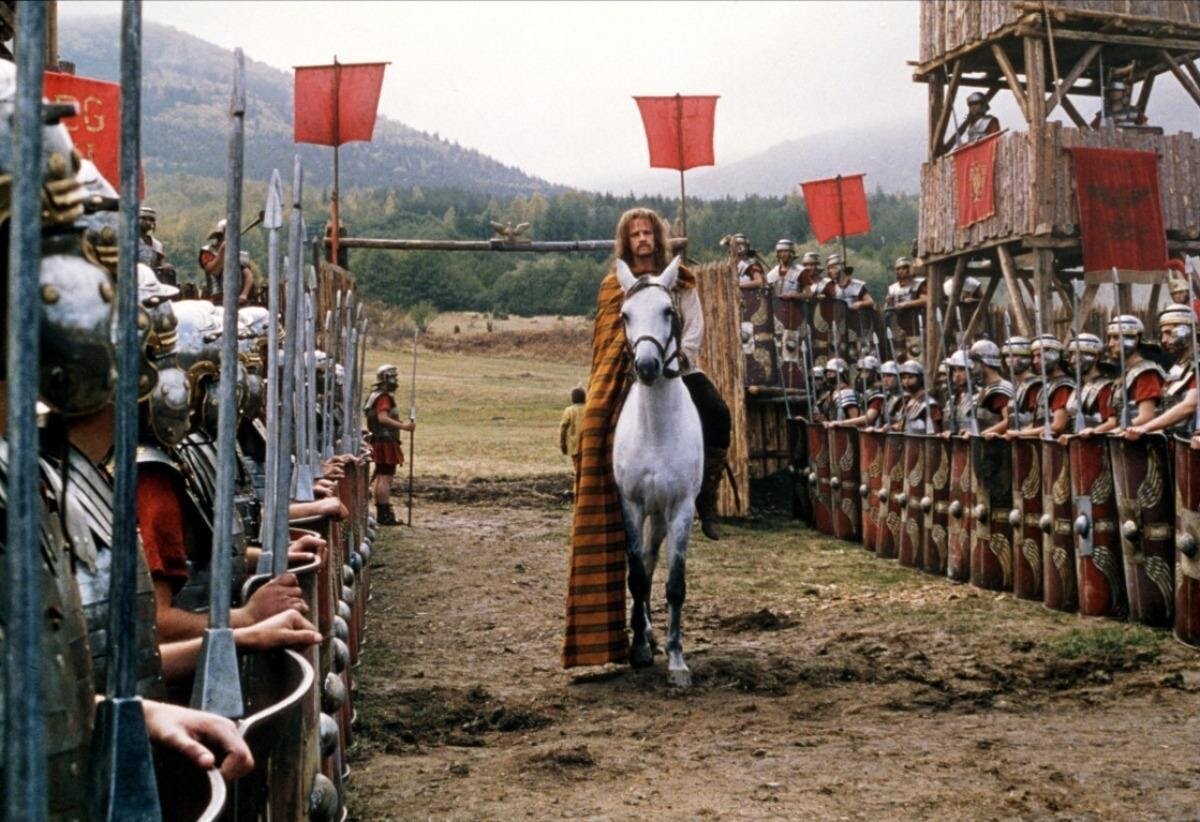 Верцингеториг в римском лагере. Кадр из фильма «Друиды», 2001 г.