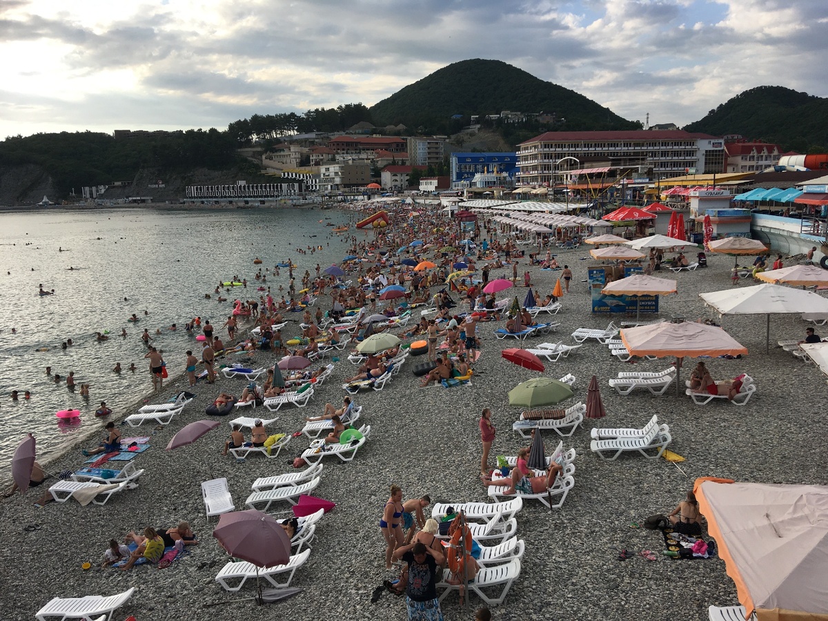 Пляж ближе к вечеру. Фото автора.