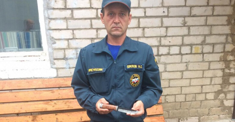 Ножи из коллекции без дела не лежат. Александр берет их или на охоту, или на рыбалку. | Фото ГУ МЧС по Вологодской области