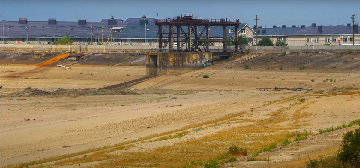 Самое большое водохранилище краснодарского. Краснодарское водохранилище пересохло 2020. Краснодарское водохранилище обмелело. Краснодарское водохранилище высохло 2020. Водохранилище Краснодар 2020.