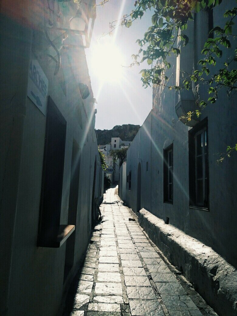 Узкие улицы Линдоса