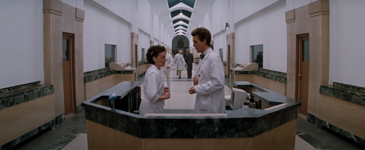 кадр из фильма "В пасти безумия"