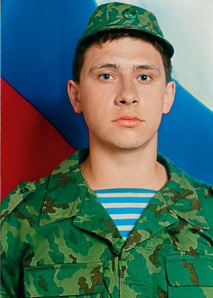 Тимур Батрутдинов. одел воинскую форму.  фото: картинки -яндекса.
