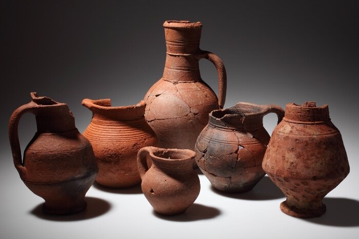 Керамические неглазированные изделия.