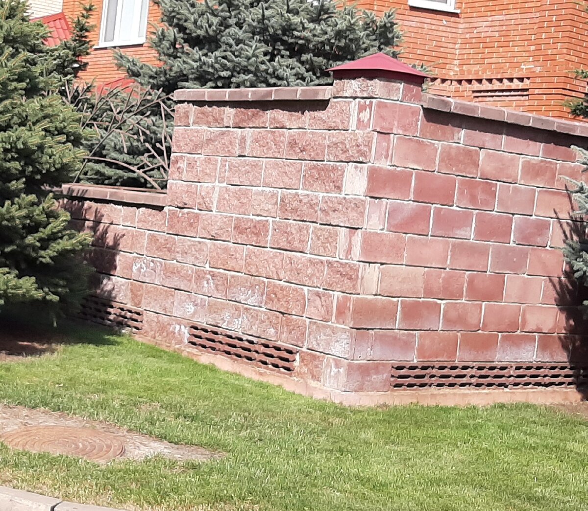 Кто на что горазд. Вентиляцию предусмотрели.