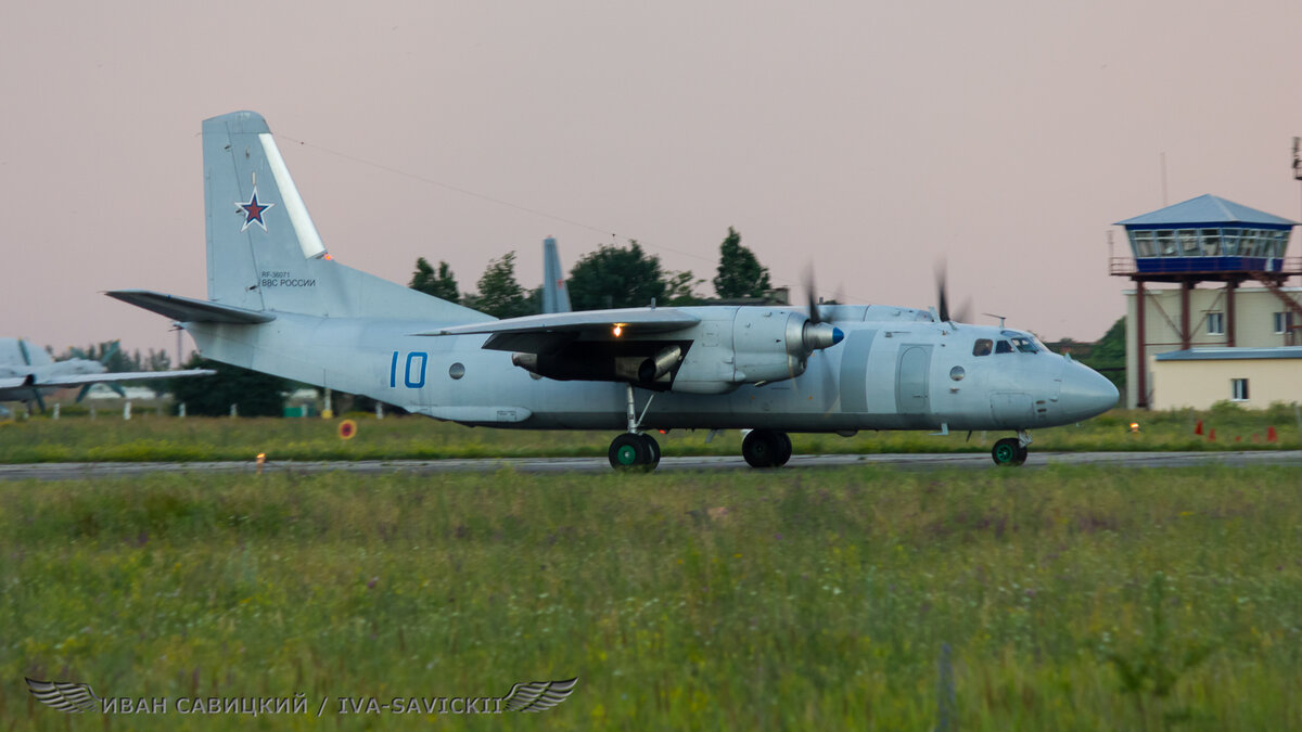 Ан-26 совершил посадку, 6/2011 г.