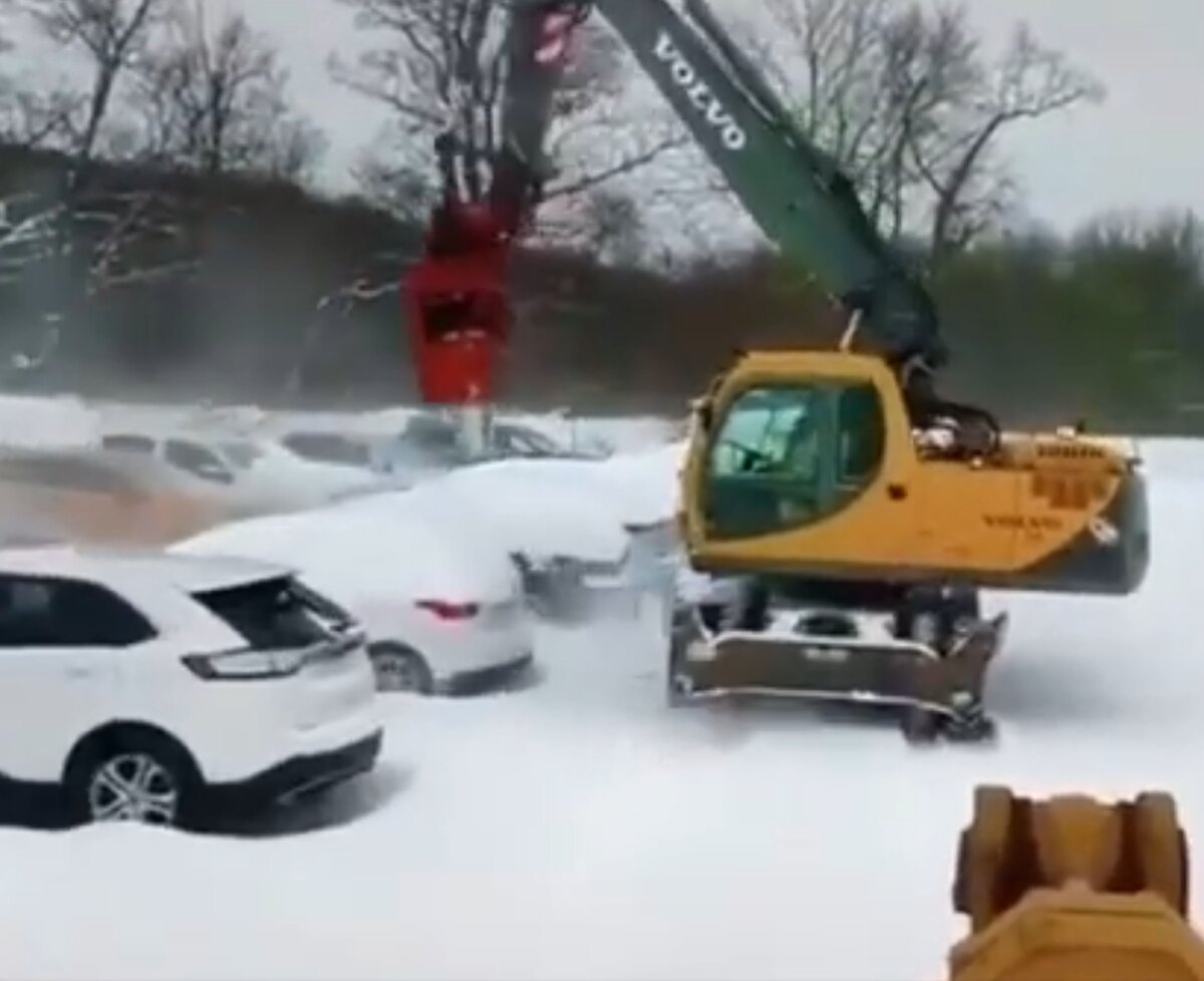 путин и шойгу в тайге 2021 фото. по заснеженной сибири мобильный комплекс едет. закопанные машины зимой в городе. по заснеженной сибири мобильный комплекс едет. путин и шойгу в тайге 2021.