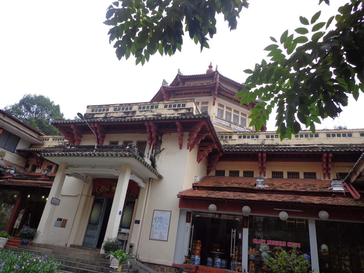 Исторический музей в Хошимине. Листайте!