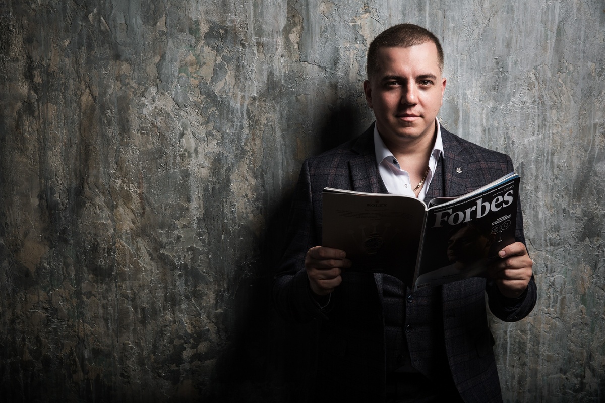 На фото Давид Ризаев - Председатель НААБ. Главный эксперт — практик по выкупу имущества с торгов и аукционов по банкротству.