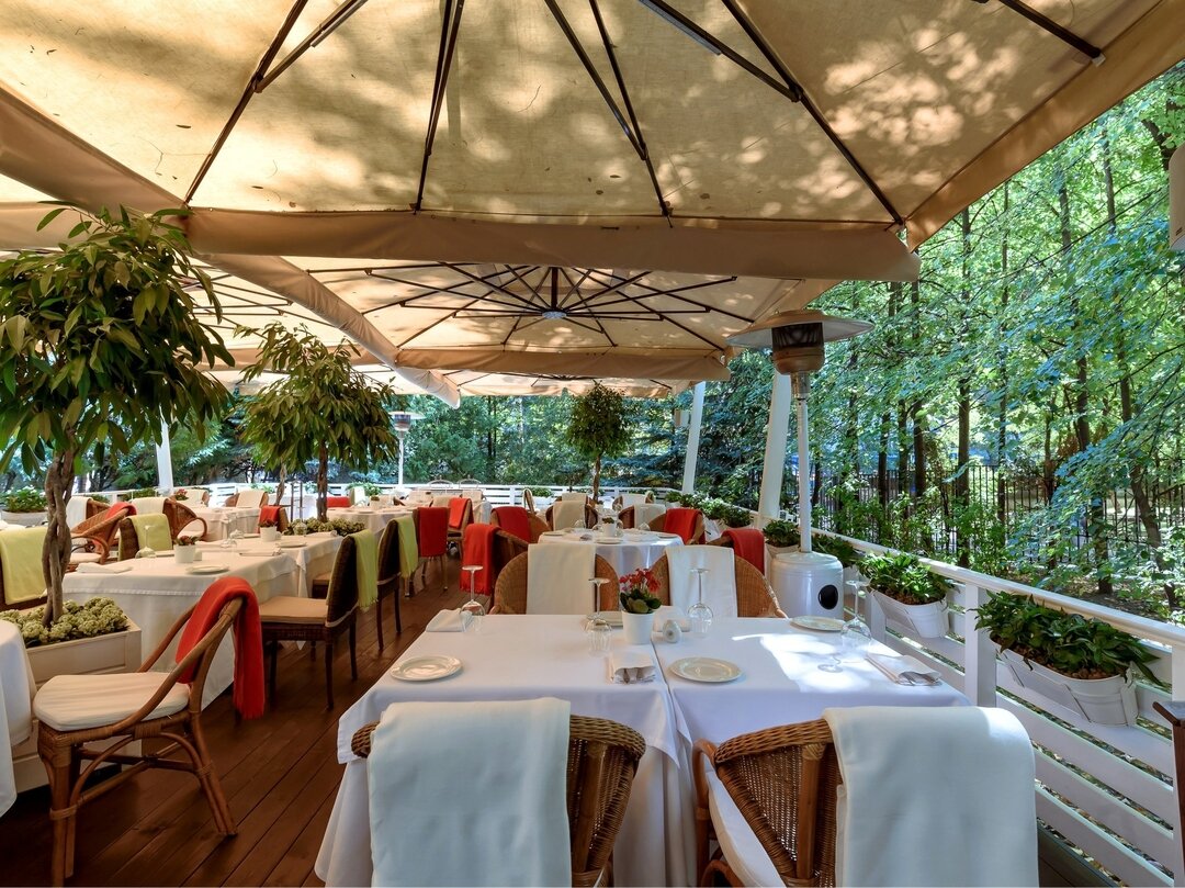 Рыбторг ресторан москва интерьер. Tomorrow ресторан. Ресторан. Ресторан афтер. Декор для кафе и ресторанов на потолке.