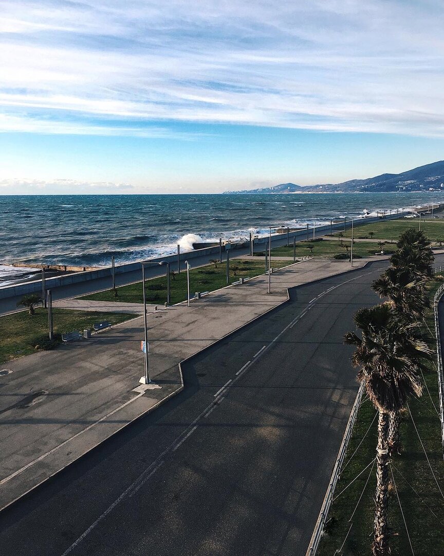 Набережная Адлера зимой