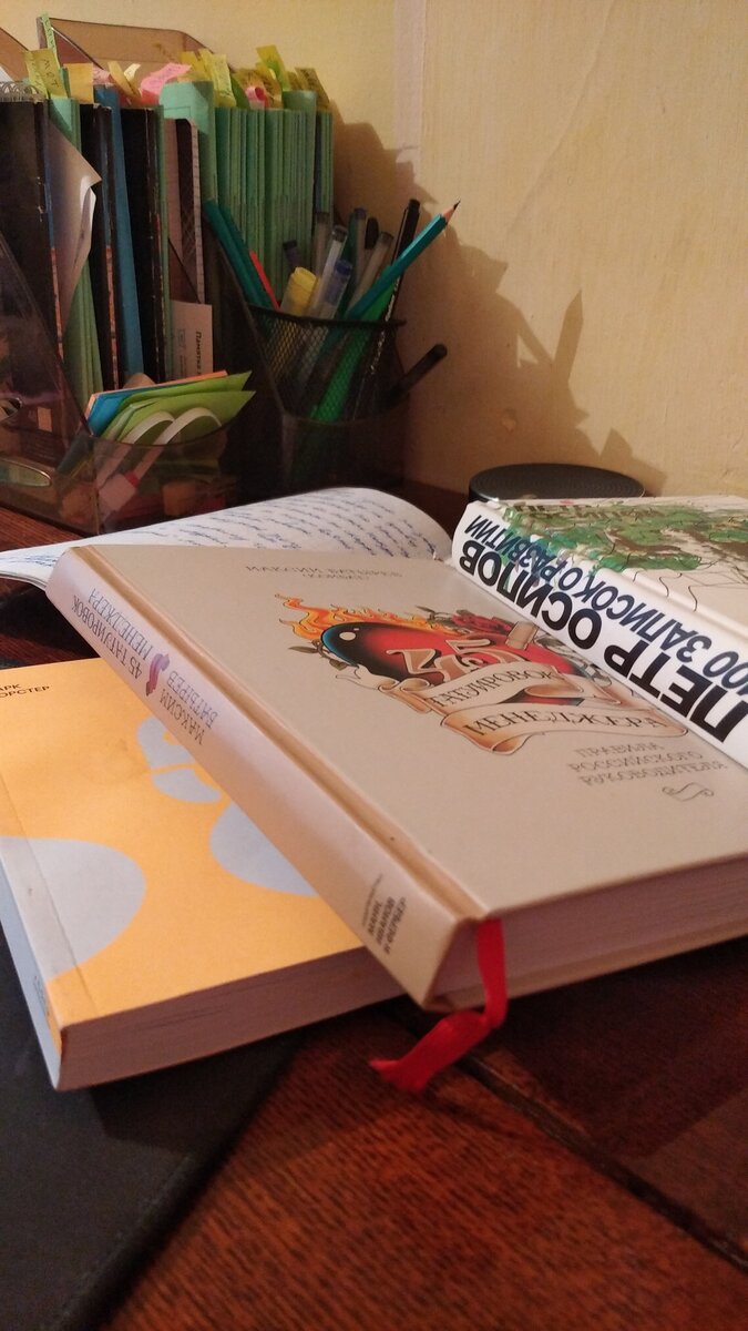 Читать минимум 1 книгу в месяц, это нормально.