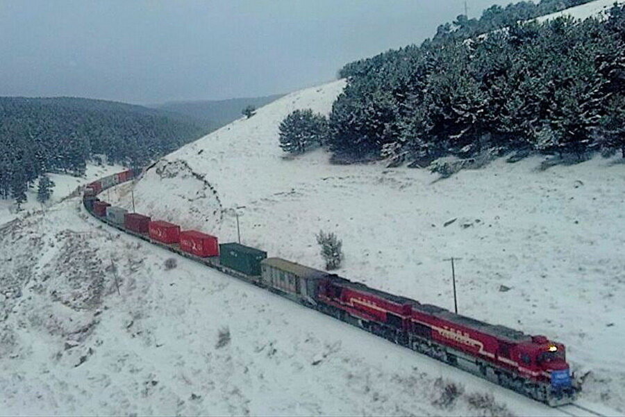 Поезд Стамбул -Шанхай в пути. 