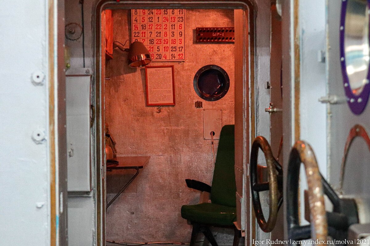 Камера настоящая, раньше в ней подготавливали космонавтов