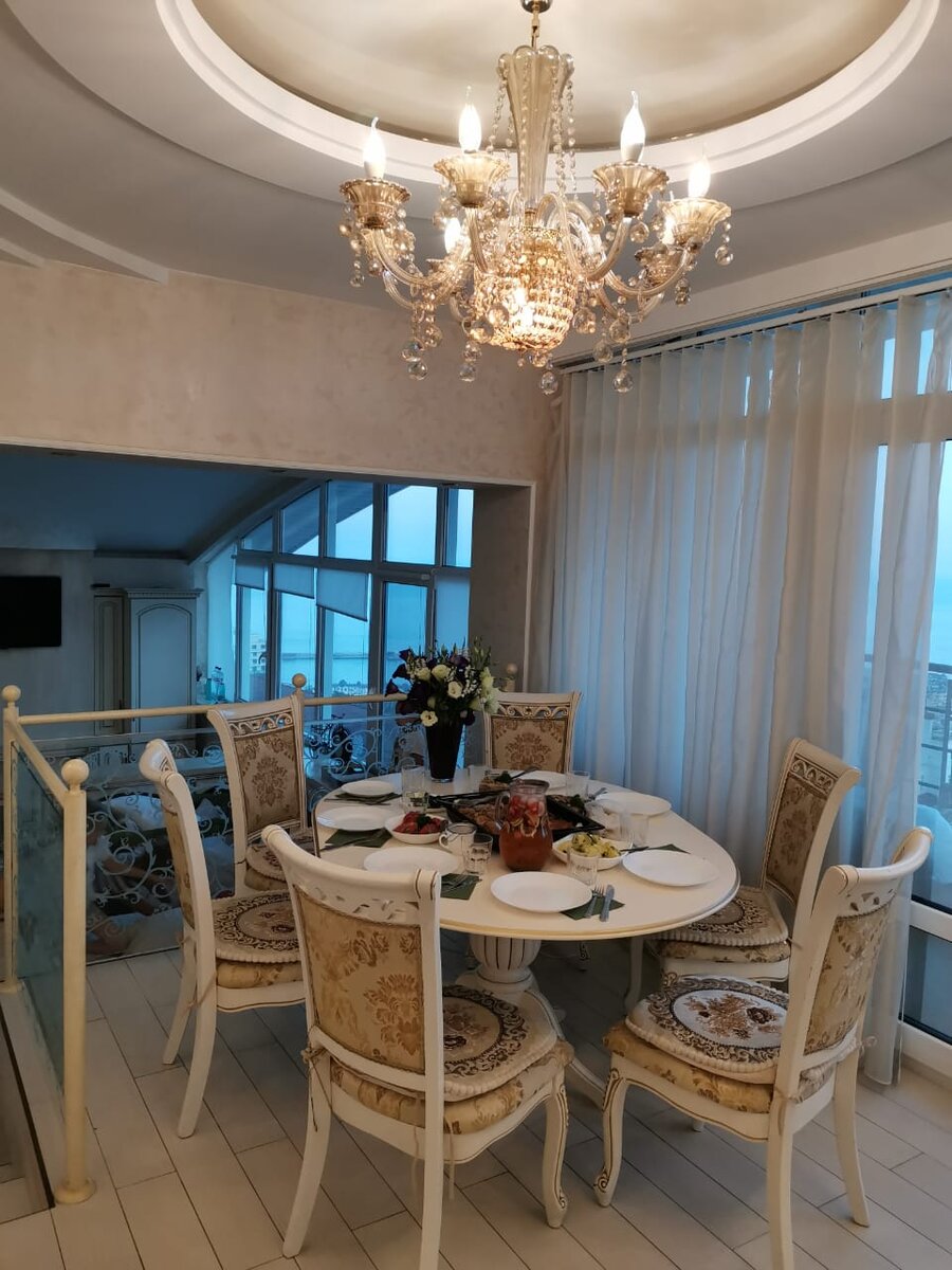  Красивая сервировка в интерьере