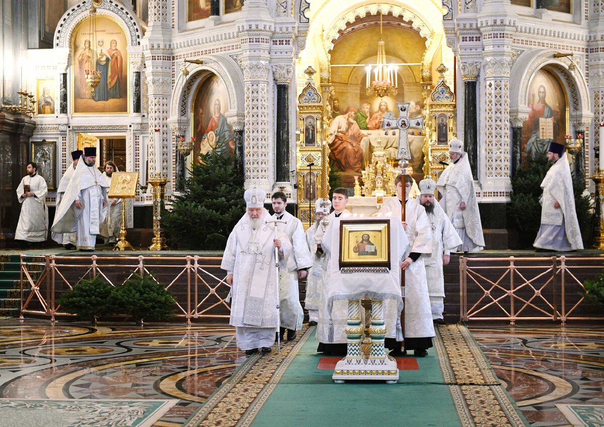 Господь всегда должен быть в нашем сердце, а не только в тот час, когда мы читаем молитву. Источник: https://foto.patriarchia.ru/news/patriarshee-sluzhenie-v-rozhdestvenskiy-sochelnik-v-khrame-khrista-spasitelya-v-moskve-2020-01-06/