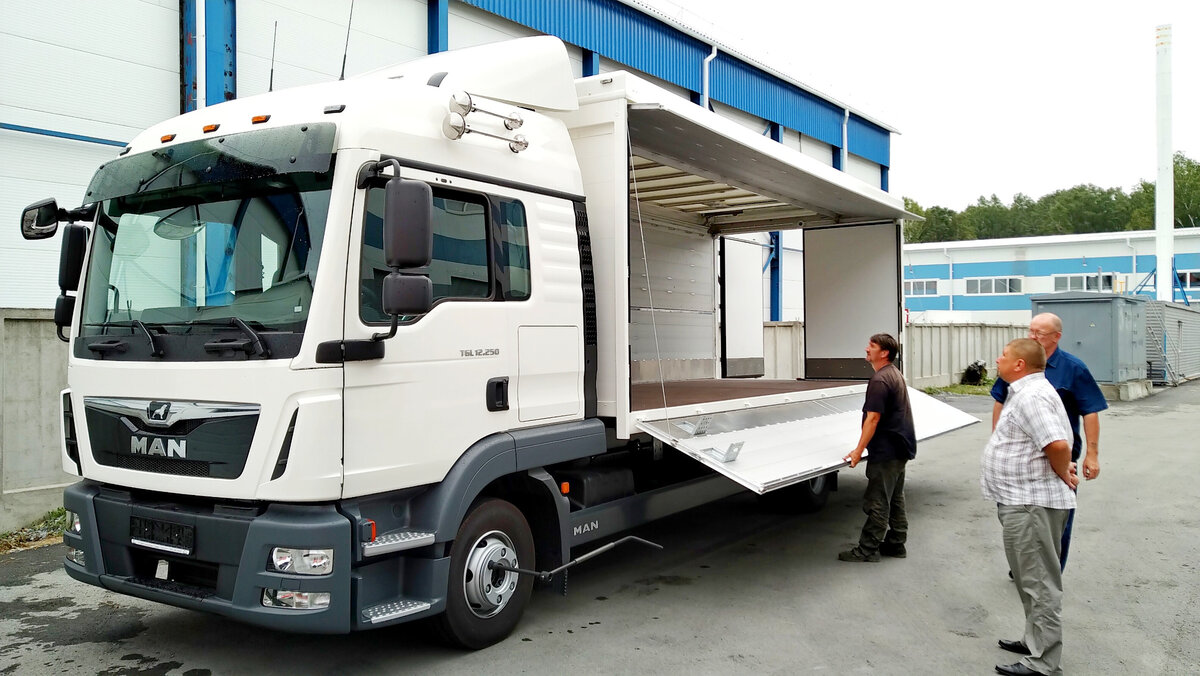 Фургон с системой открывания створок типа бабочка, очень удобно и функционально