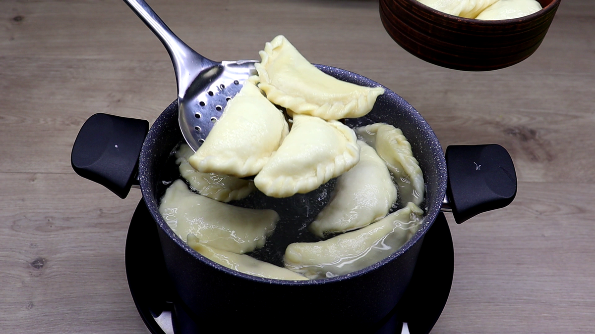 Готовлю вкусные вареники с картошкой, вишней и конечно же с сюрпризами. |  Семейные рецепты | Дзен