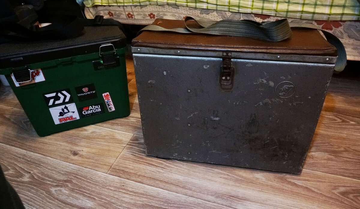 Мой - слева, моего деда - справа