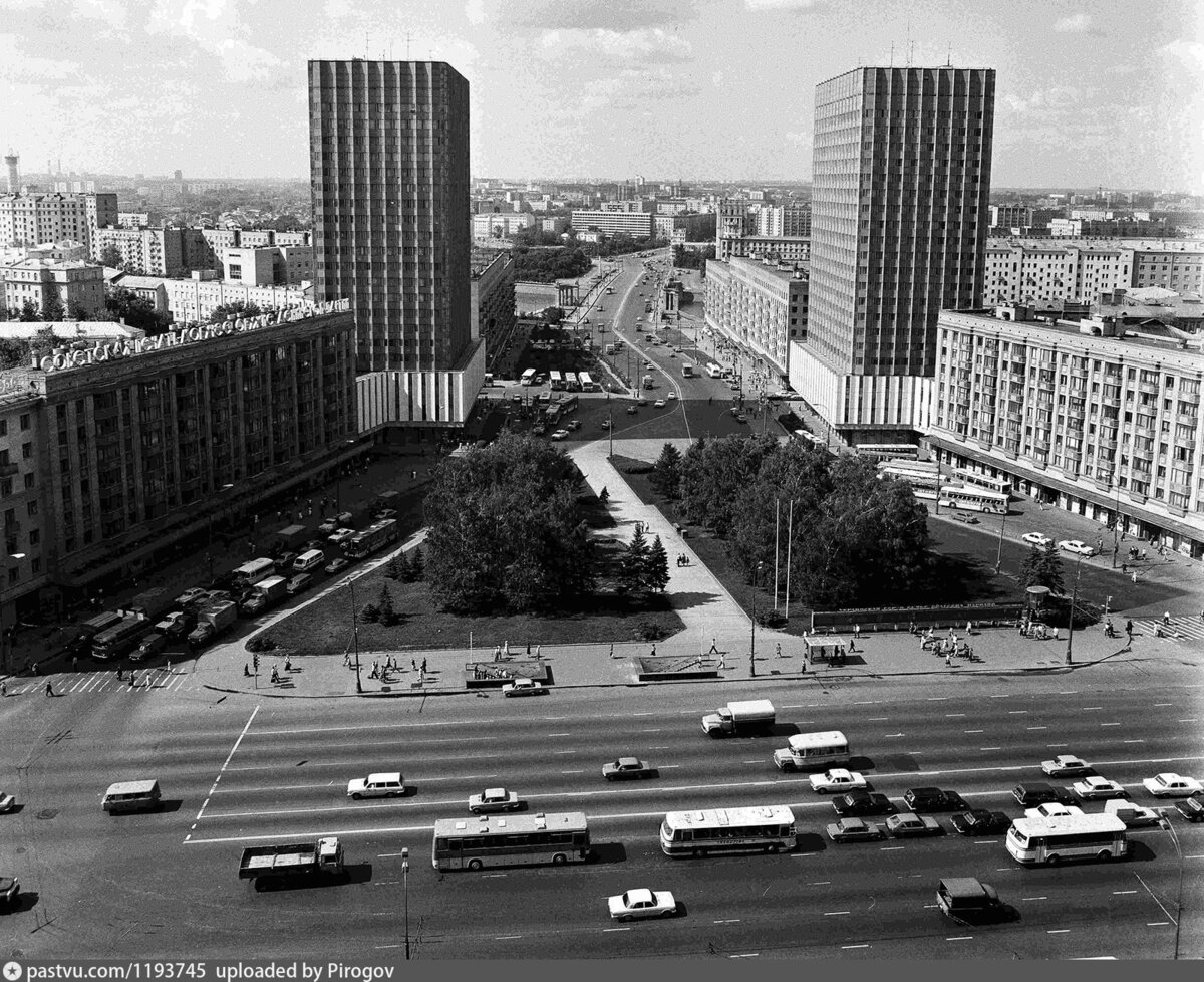 Смоленская-Сенная площадь, 1984-1985.