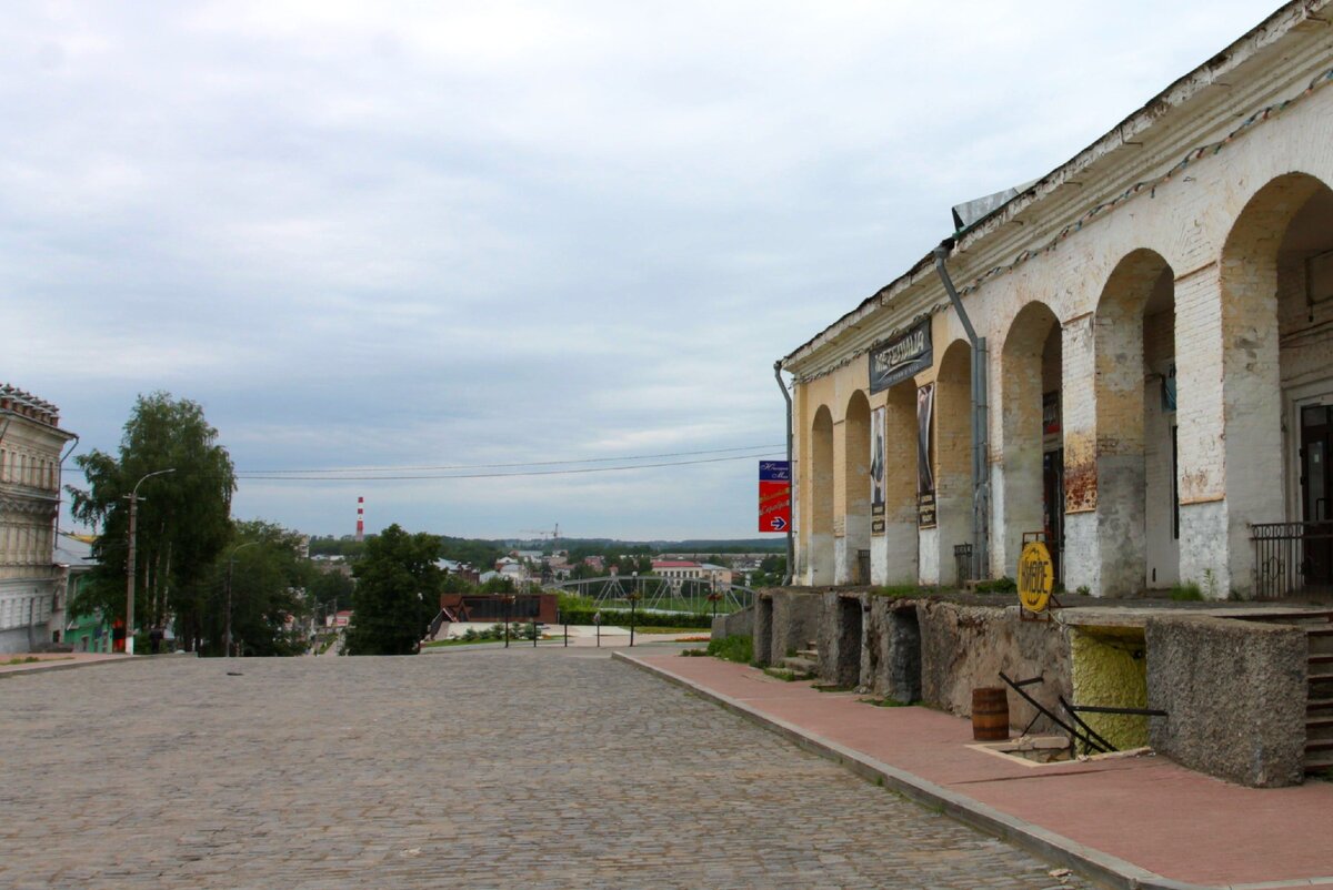 Площадь перед гостиным двором в Кунгуре, где проходила основная часть съёмок фильма "Золото"