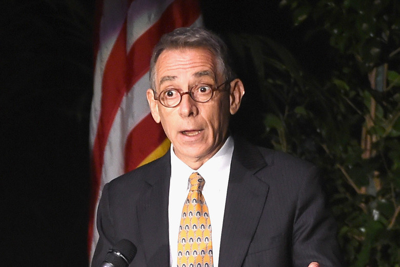 Человек на фото : Гэвин де Беккер